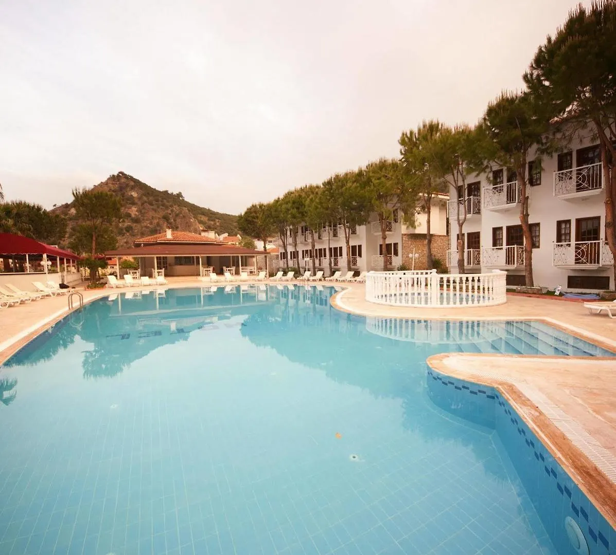 White Hotel Олудениз